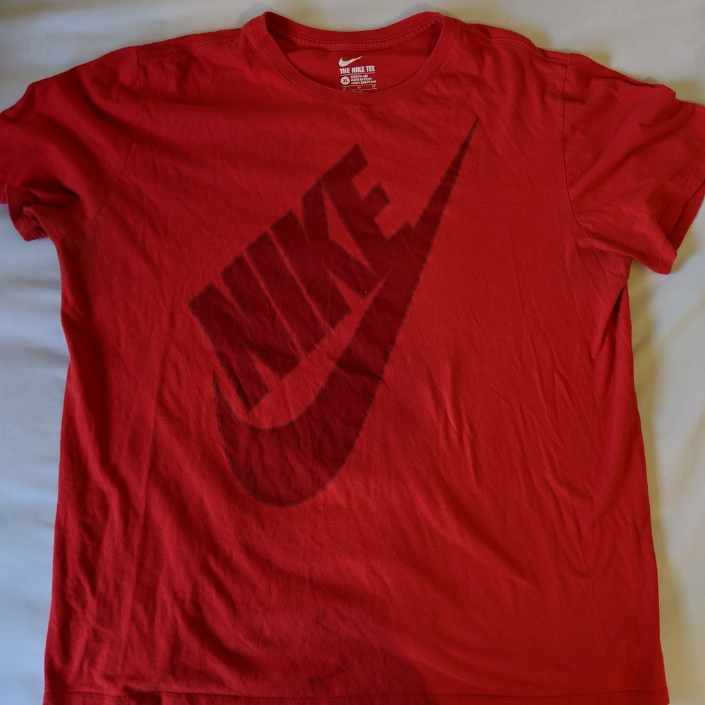 The Nike Tee "Athletic Cut" Casual T-shirt Mens XL